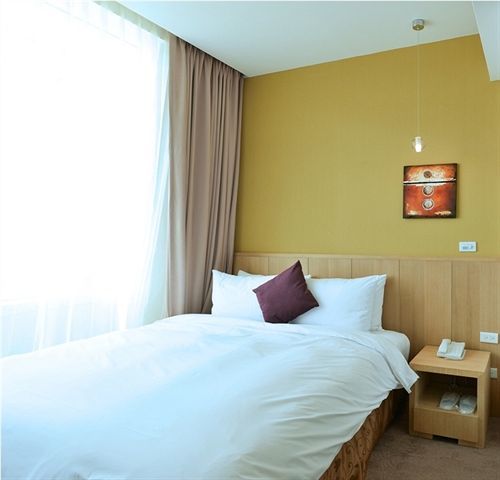 In Young Hotel Kaohsiung Eksteriør bilde