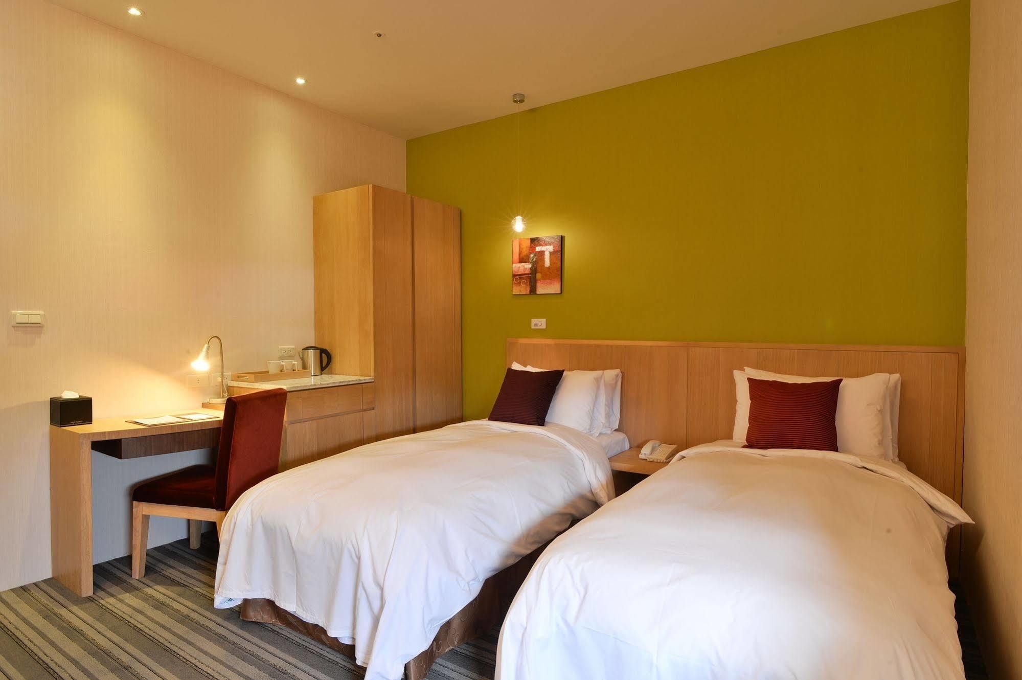 In Young Hotel Kaohsiung Eksteriør bilde