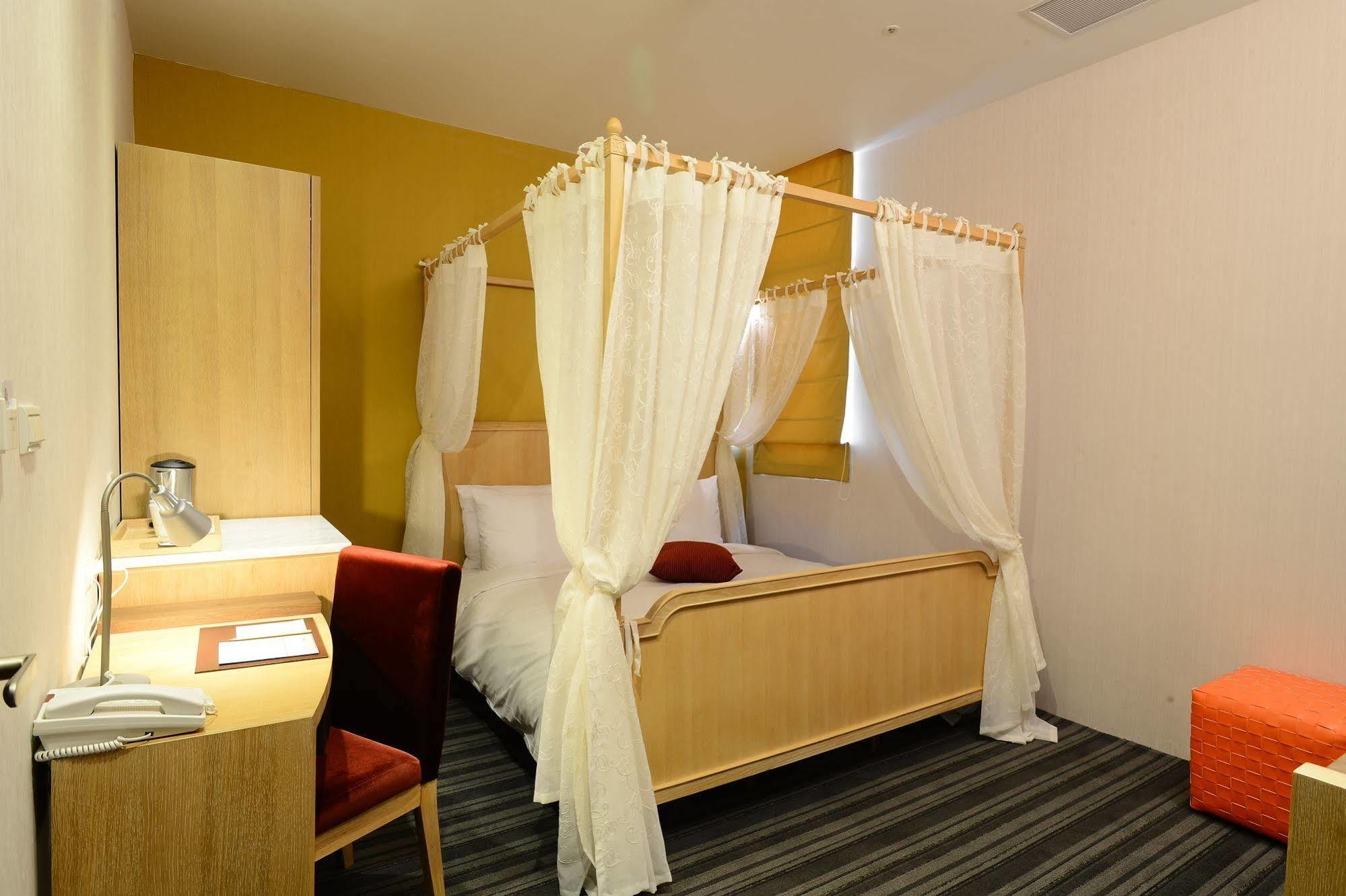 In Young Hotel Kaohsiung Eksteriør bilde
