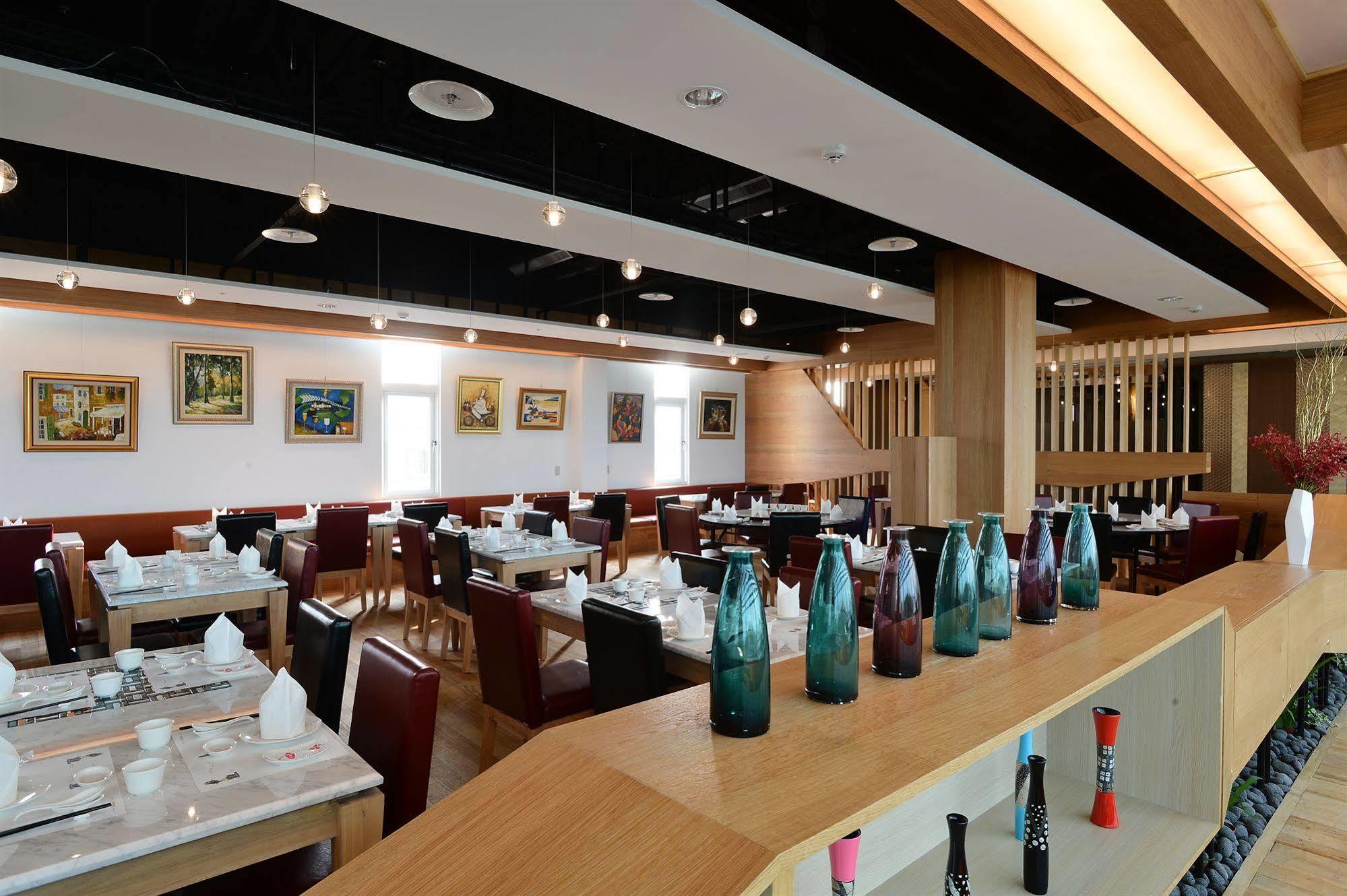 In Young Hotel Kaohsiung Eksteriør bilde