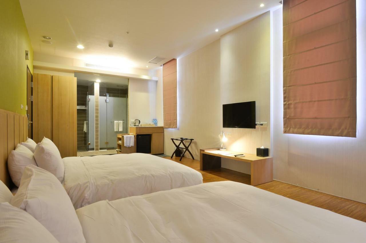 In Young Hotel Kaohsiung Eksteriør bilde
