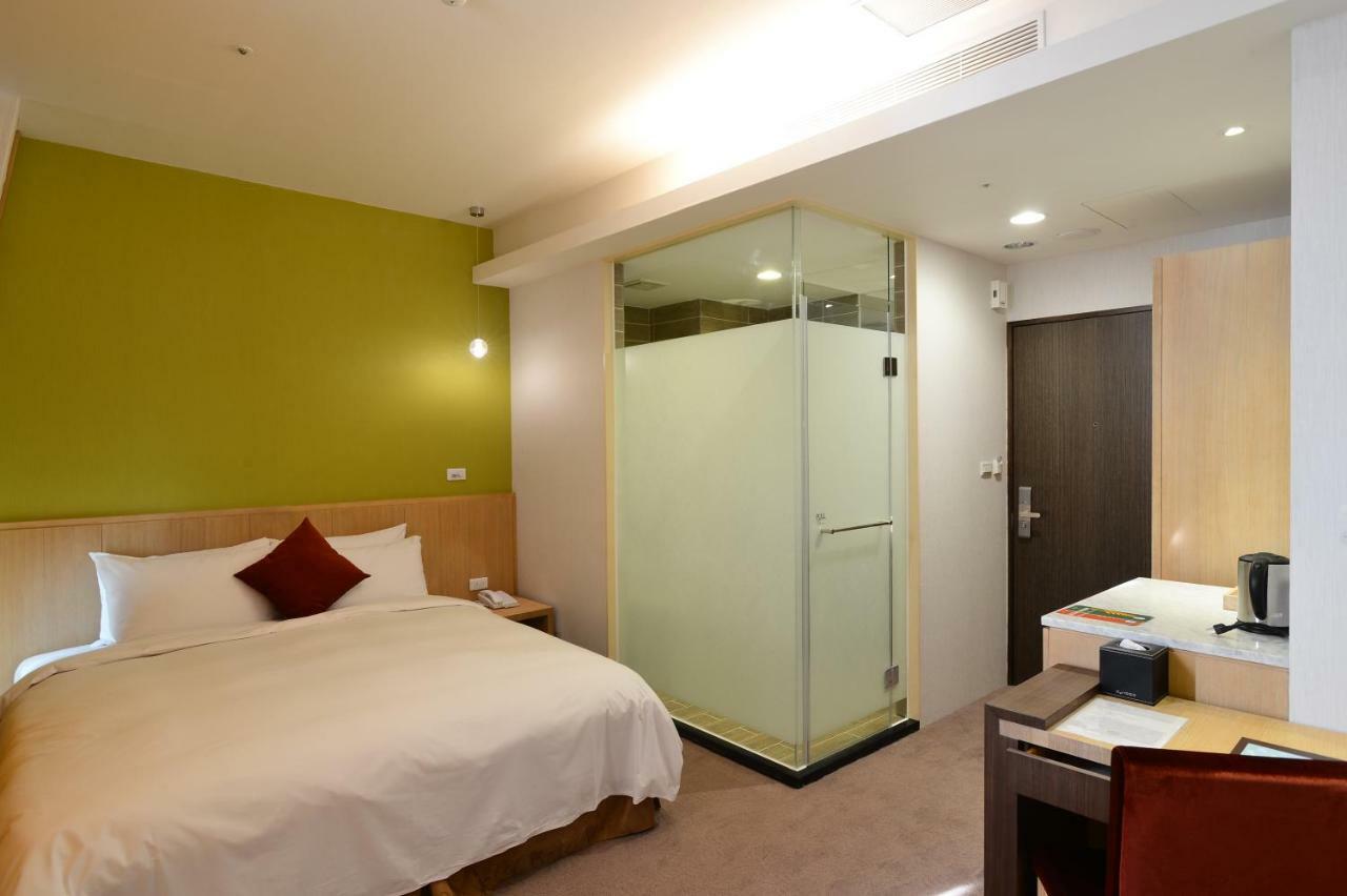 In Young Hotel Kaohsiung Eksteriør bilde
