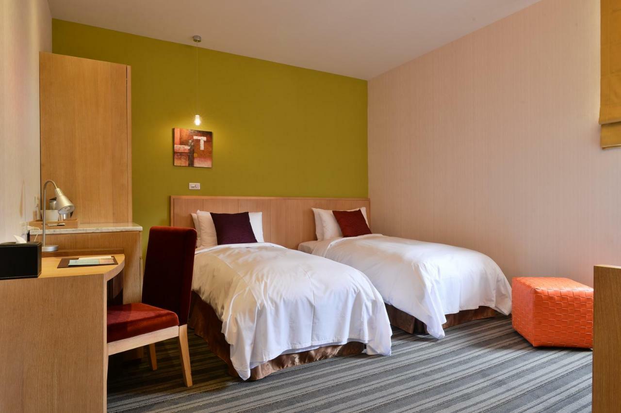 In Young Hotel Kaohsiung Eksteriør bilde