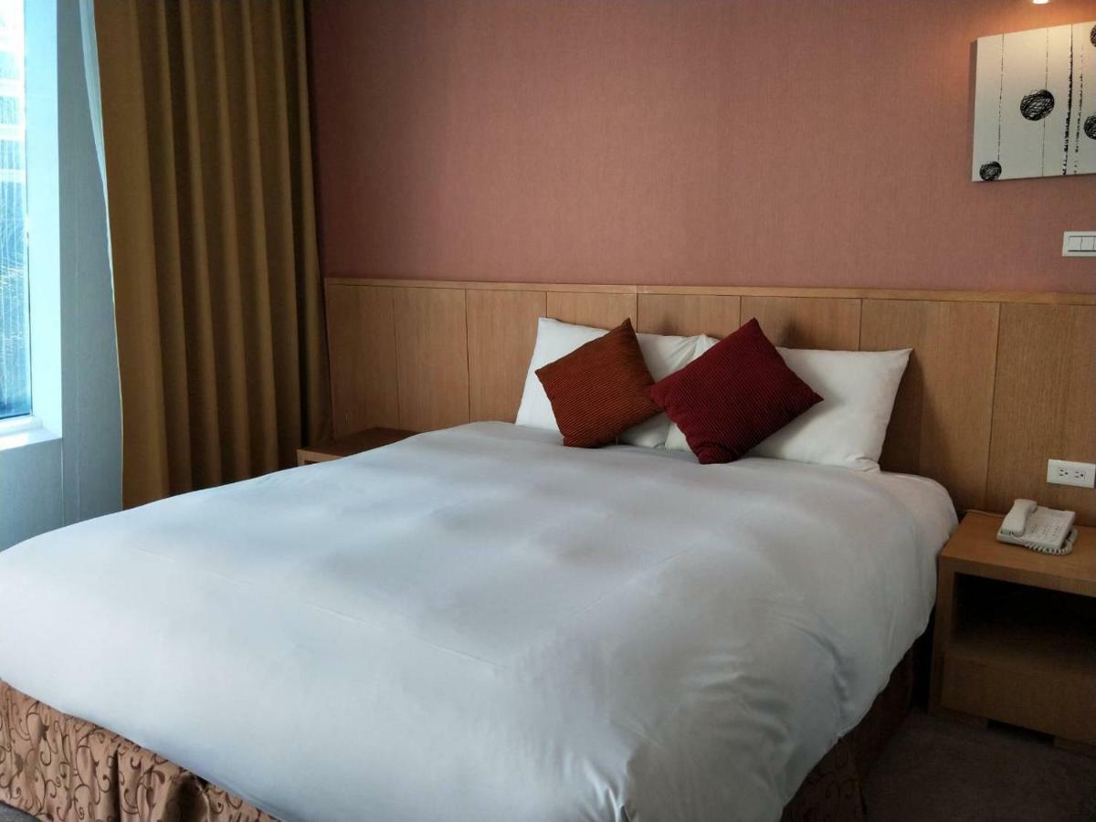 In Young Hotel Kaohsiung Eksteriør bilde