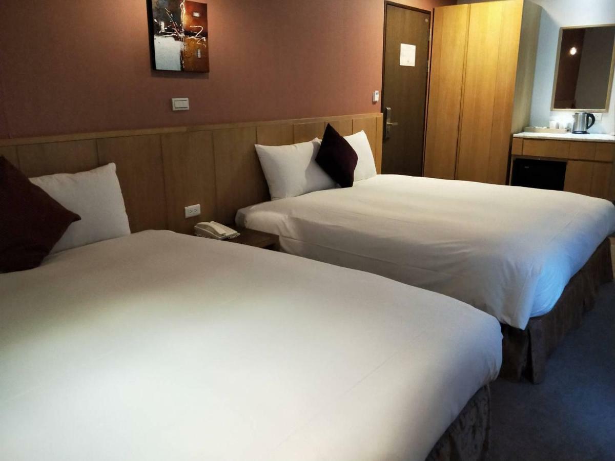 In Young Hotel Kaohsiung Eksteriør bilde