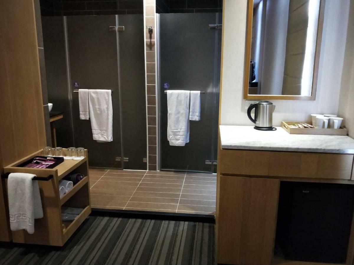 In Young Hotel Kaohsiung Eksteriør bilde
