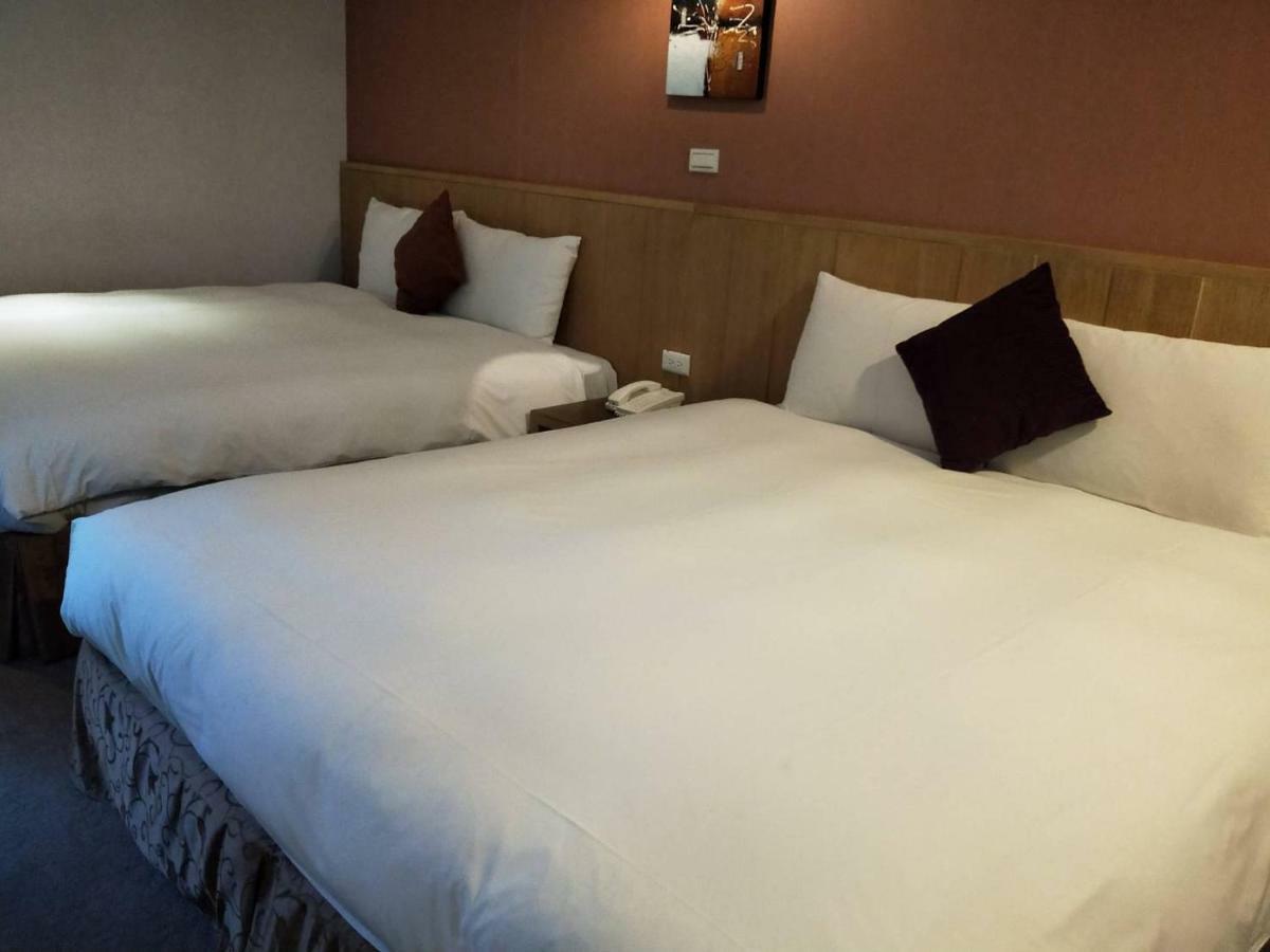 In Young Hotel Kaohsiung Eksteriør bilde